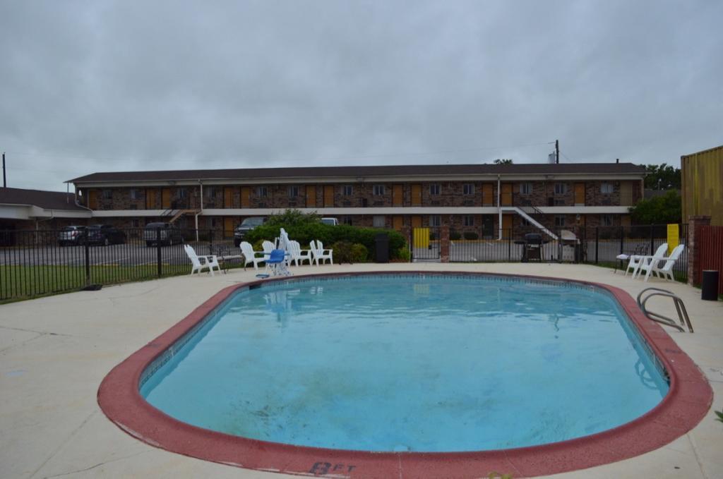 Americas Best Value Inn Crosstimbers Stephenville Extérieur photo